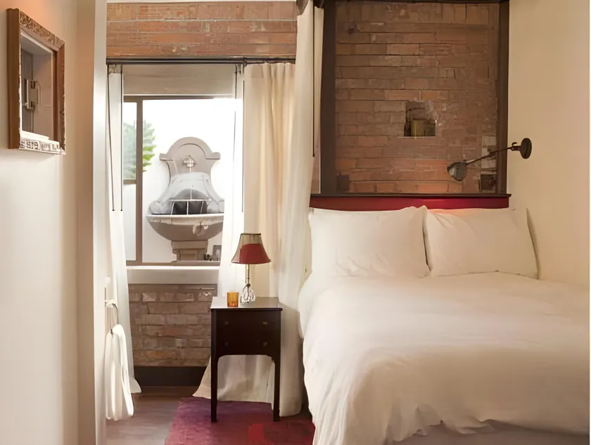 Granada Hotel & Bistro - Image 1