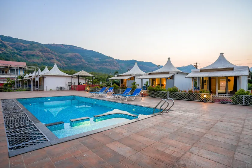 Lake Forest Resort - Image 1