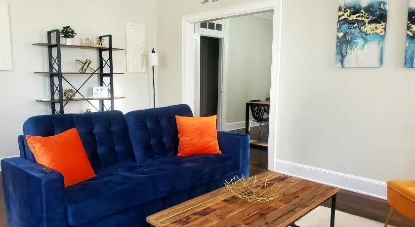 Spacious Centrally Located 3 Bed 2 Bath - Sleeps 8 - Image 1
