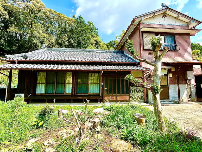 Sameura Home with organic garden - Image 1