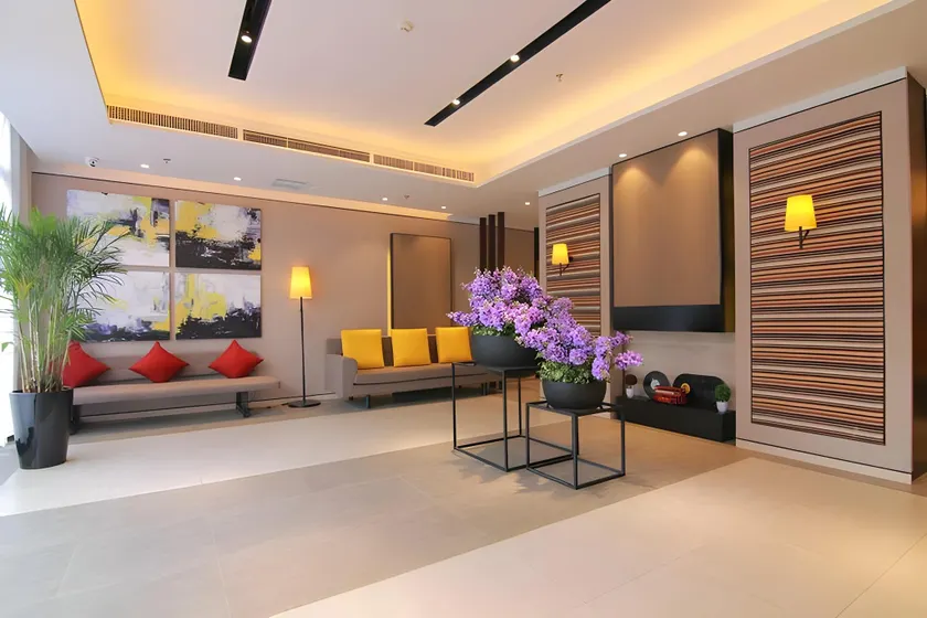 Home Inn Plus Zhengzhou Jinshui East Road CBD Convention and Exhibition Center - Image 1