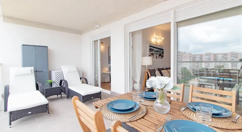 Global Vacacional, Moderno apartamento en Canet al Mar - Image 1