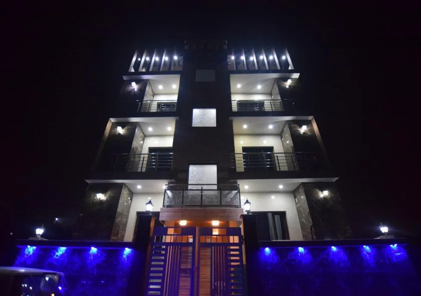 Sangvi Palace Hotel - Image 1