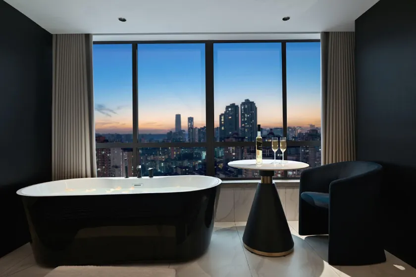 Sky·Cloud Smart Cinema Hotel (MixC Yangjiaping Metro Station Branch) - Image 1