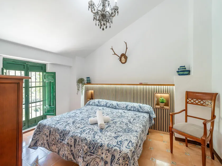 Farmhouse in Andalusia near Tinosa Peak - Image 1