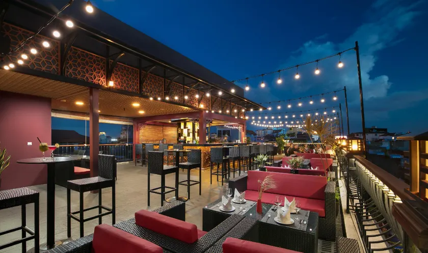 MK Premier Boutique Hotel - Image 1