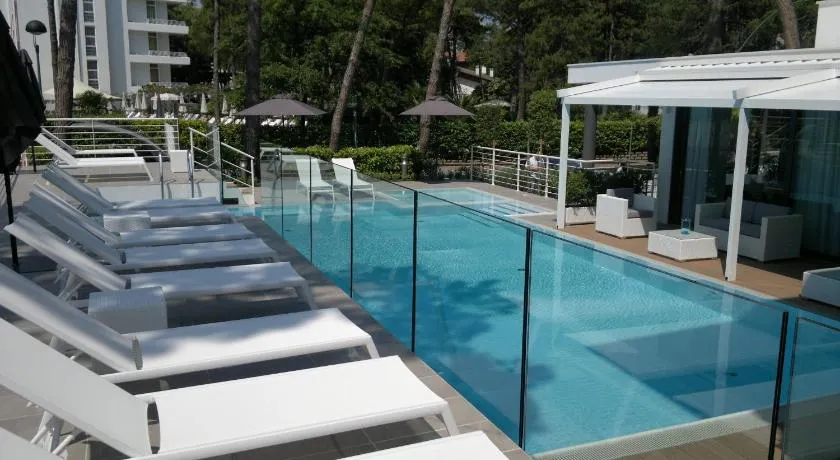 Suite Erica Lignano Hotel - Image 1