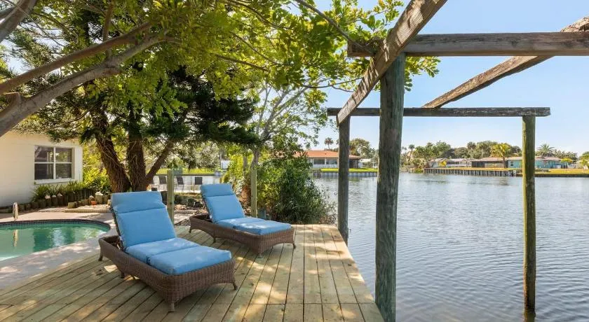 Coconut Cove - heated pool and canal - Image 1