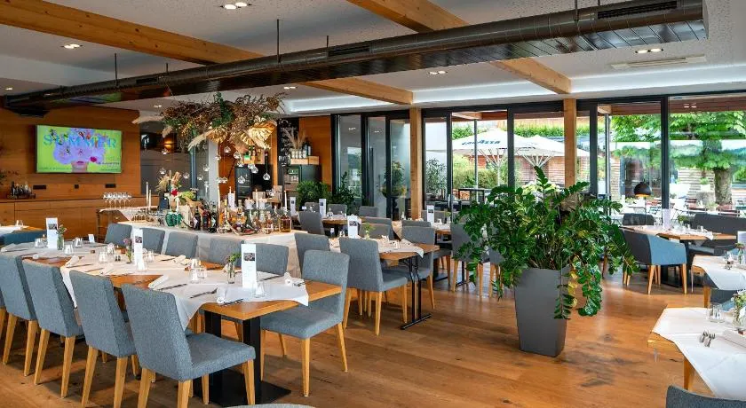 Patrix Hotel, Restaurant, Bar - Image 1