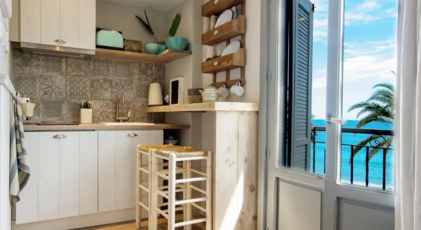 The Beach House Studios & Suites - Image 1