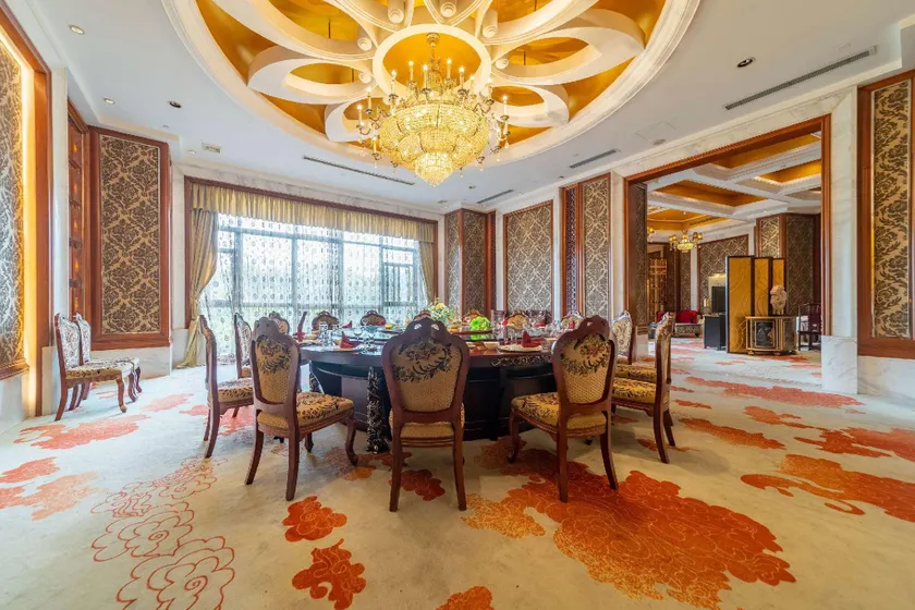 Ramada Yichang Hotel - Image 1