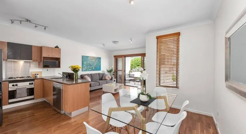 Hidden in New Farm ~ 1 Bed/1 Bath /1 Car/Views! - Image 1