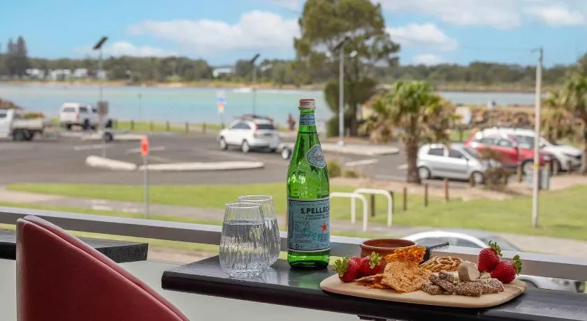Reddall Waterside Stay - Image 1
