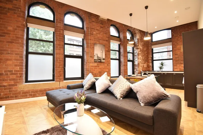 Sleek Manhattan Style Apartment in Central Leeds - Image 1