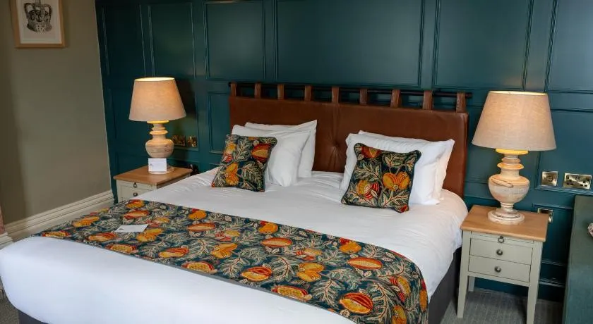 The Royal Inn by Chef & Brewer Collection - Image 1