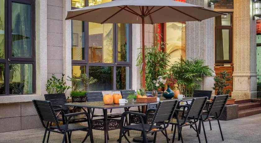 Weisi Zhenpin Holiday Courtyard - Image 1