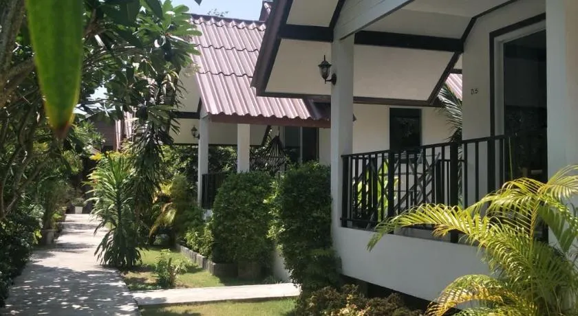 Lanta Fa Rung Beach Resort - Image 1