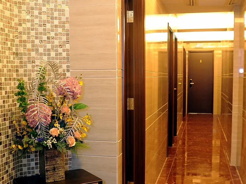 Yee King Hotel - Image 1