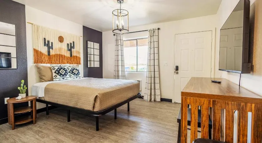 Tolleson Studio Home with Pool Access - Image 1