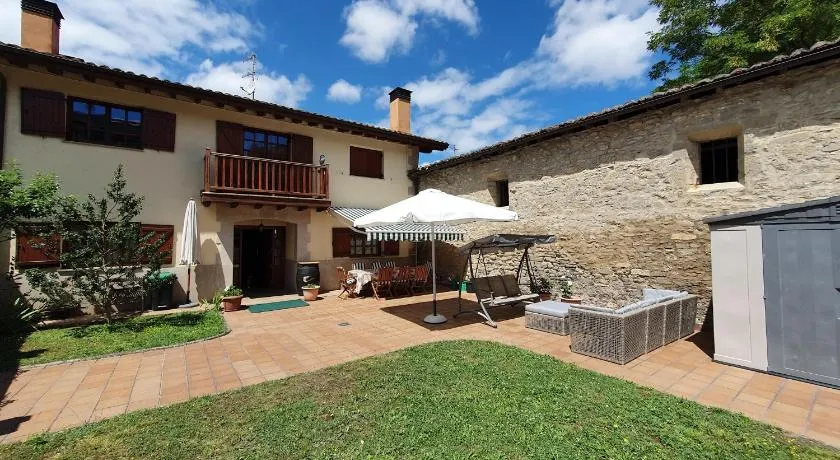 Casa familiar con jardín “Arana Etxea” EBI01207 - Image 1