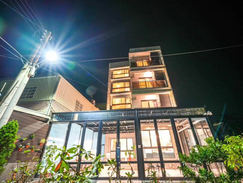 Hong Kong House - Image 1
