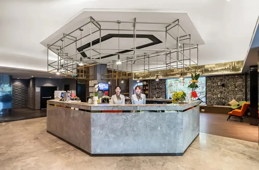 Wanhe Zhizhen Hotel (Shanghai Sun Moon Light Center Dapuqiao Metro Station Branch) - Image 1