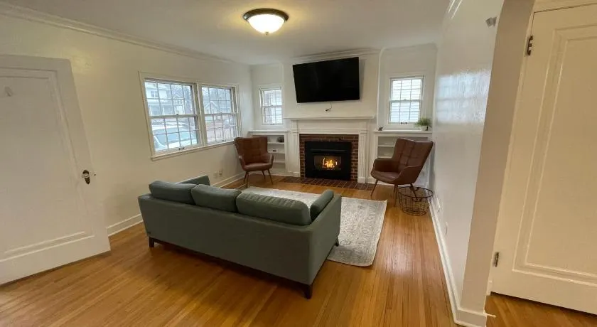 Mustang House - Image 1