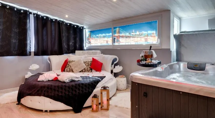 SUITE BROOKLYN JACUZZI - Image 1