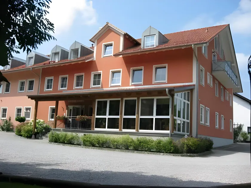 Hotel-Pension Scharl am Maibaum - Image 1