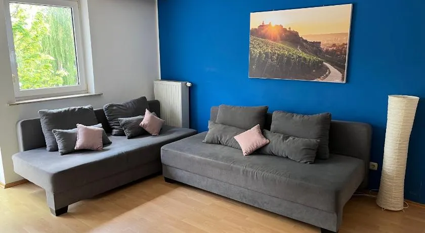 Schöne ruhige Wohnung mit Balkon - Image 1