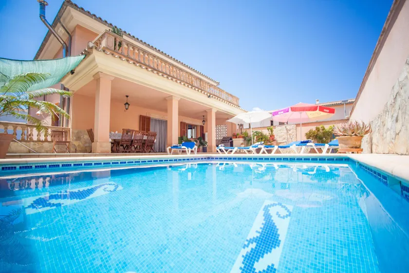Charmante villa adaptée aux familles avec terrasse, jardin et barbecue - Image 1