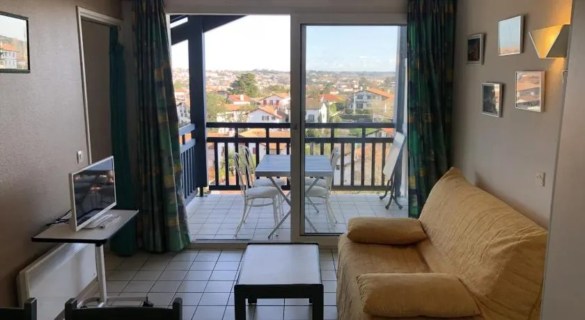 Appartement avec Terrasse et Piscine à Guéthary, Proche Plages - FR-1-239-604 - Image 1