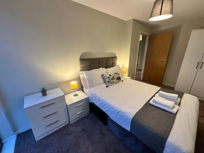 Adelphi Wharf Apartments by Beehosting - Image 1