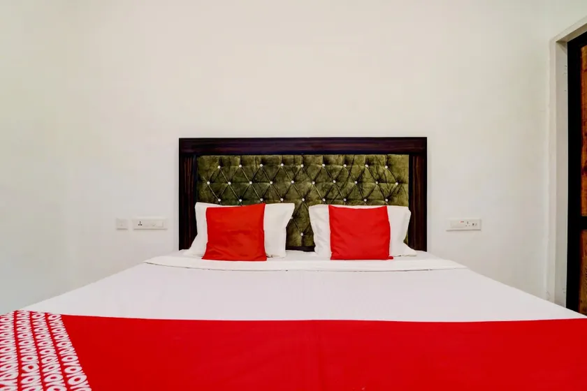 OYO 77271 Hotel Riverview - Image 1