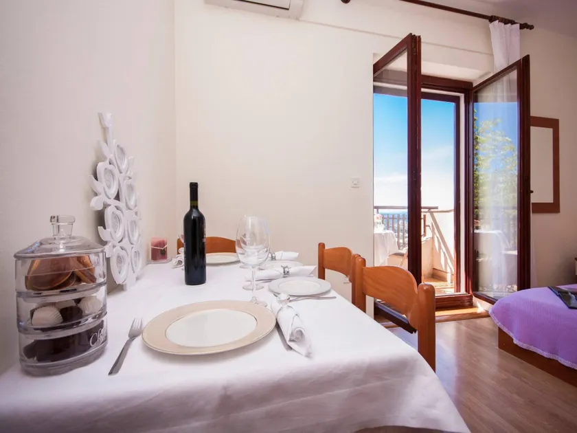 Scenic holiday apartment in Primosten - Image 1