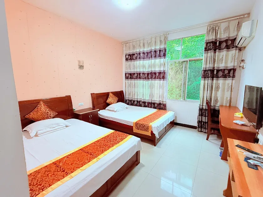 Comfortable Farmhouse - Image 1