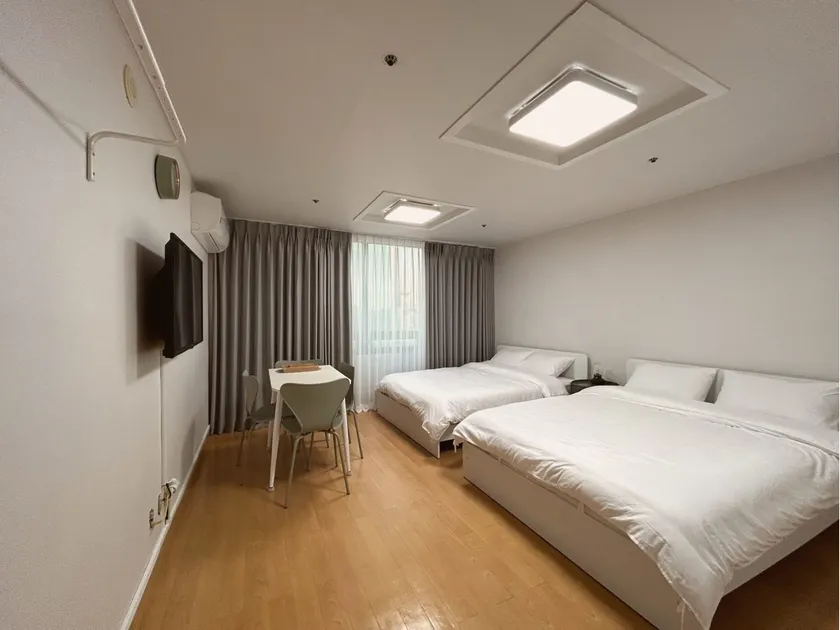 Anne  stay in Hongdae - Image 1
