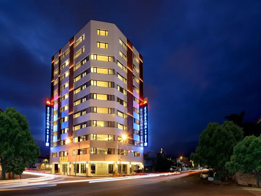 Shiny Ocean Hotel - Image 1