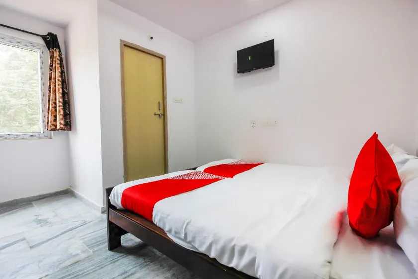 OYO 67445 Ht Guest House - Image 1