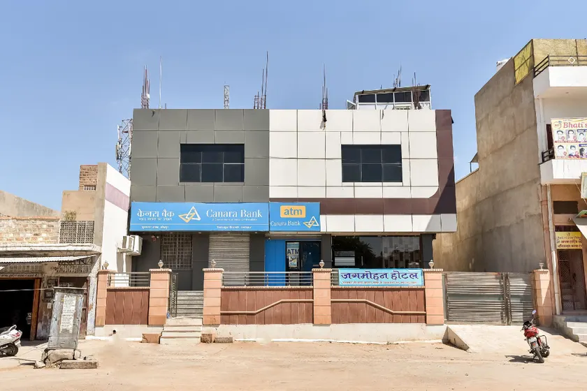 Super Hotel O Jagmohan Hotel - Image 1