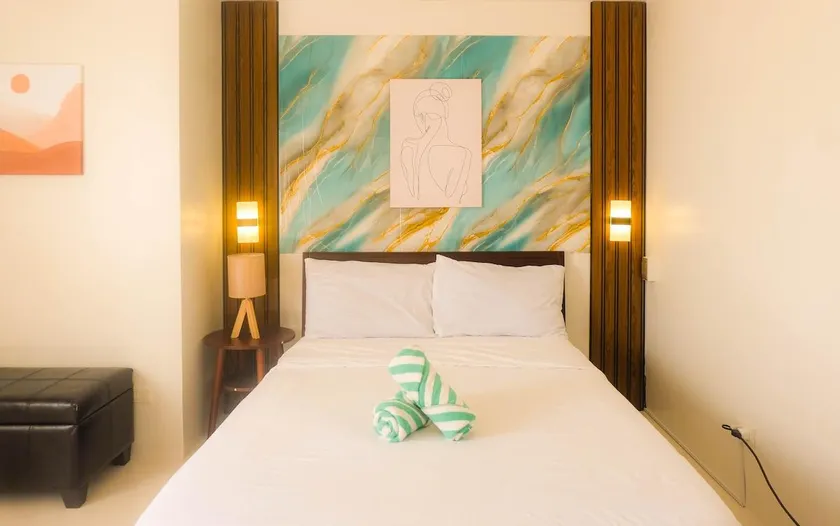 Casa - City Lights & Sea Breeze View Studio Near Ayala Mall - Image 1