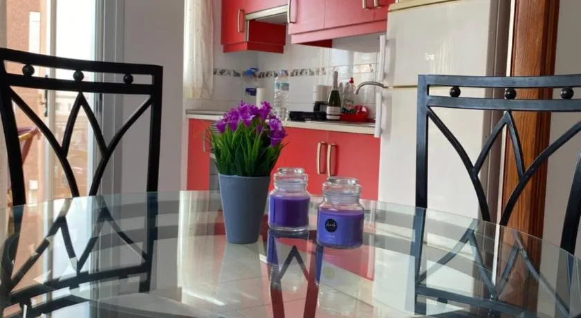 Seaside apartment with balcony - Image 1