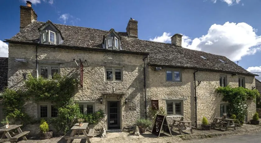 The Three Horseshoes - Image 1