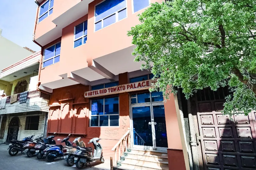 SPOT ON Hotel Red Tomato - Image 1