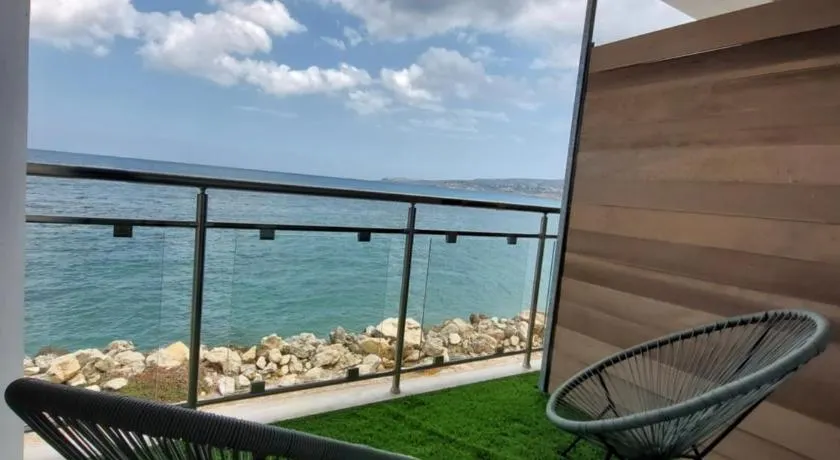 Chavalon Apartments - Image 1