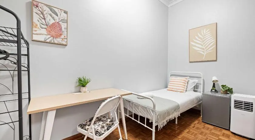 Cozy Single Room in Belmore - Shared Bathroom - Image 1