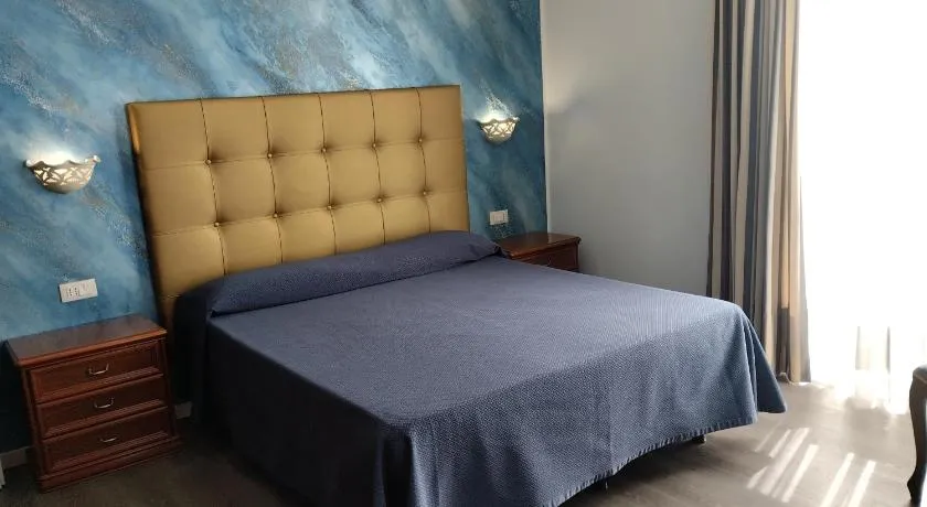Hotel Tiffany - Image 1