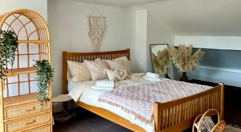 Beautiful Bohemian Double Bedroom in Birmingham - Image 1