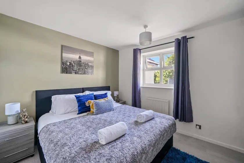 BridgeCity Cheerful 3 bedroom home in Nuneaton - Image 1