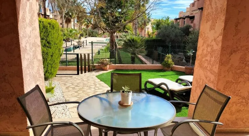 Wohnung mit Terrasse, Pool und Garten | Gartenblick - Image 1
